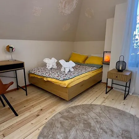 Апартамент The Nest Above *